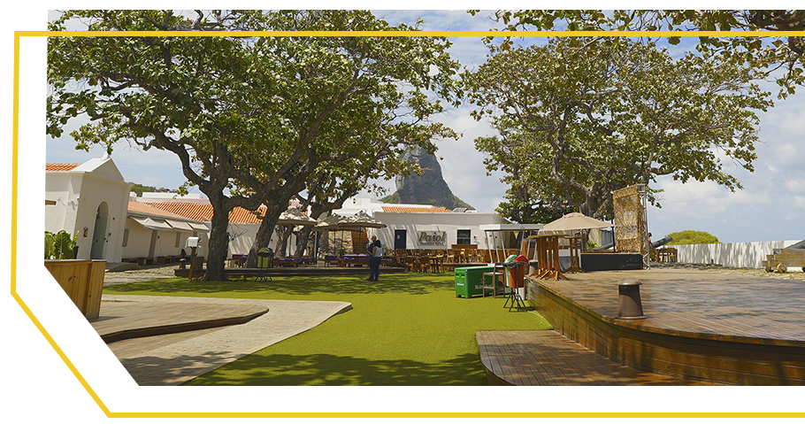 Fachada e entorno do Forte Noronha