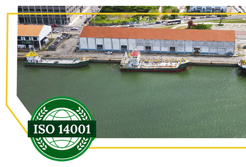 Transporte marítimo — embarcação em operação